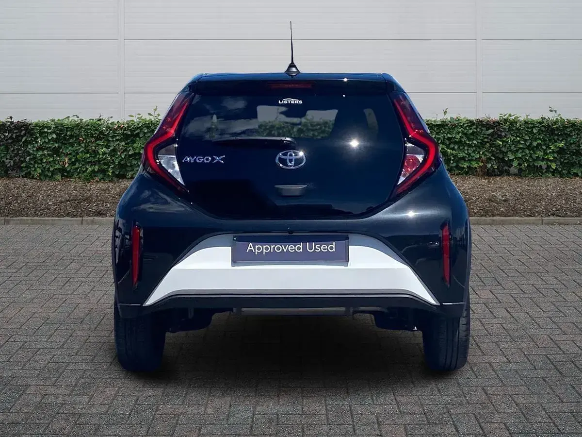 Used Toyota Aygo X 72 HP (52 kW) 2023 White SUV