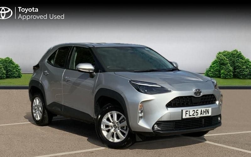 Silver Used 2025 Toyota Yaris Hybrid Estate | £21,328 (Super price) - Image 1/4