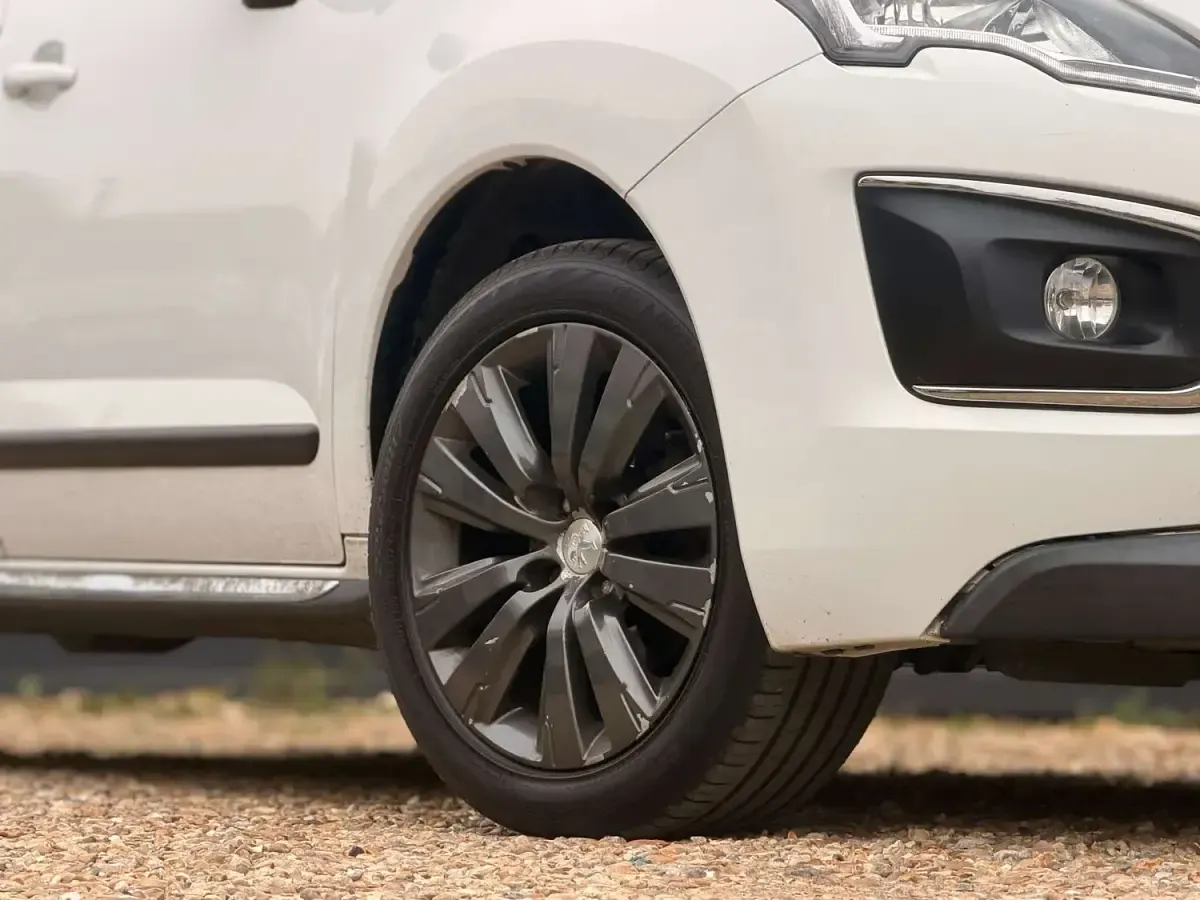 Used Peugeot 3008 Active 115 HP (84 kW) 2014 White Estate