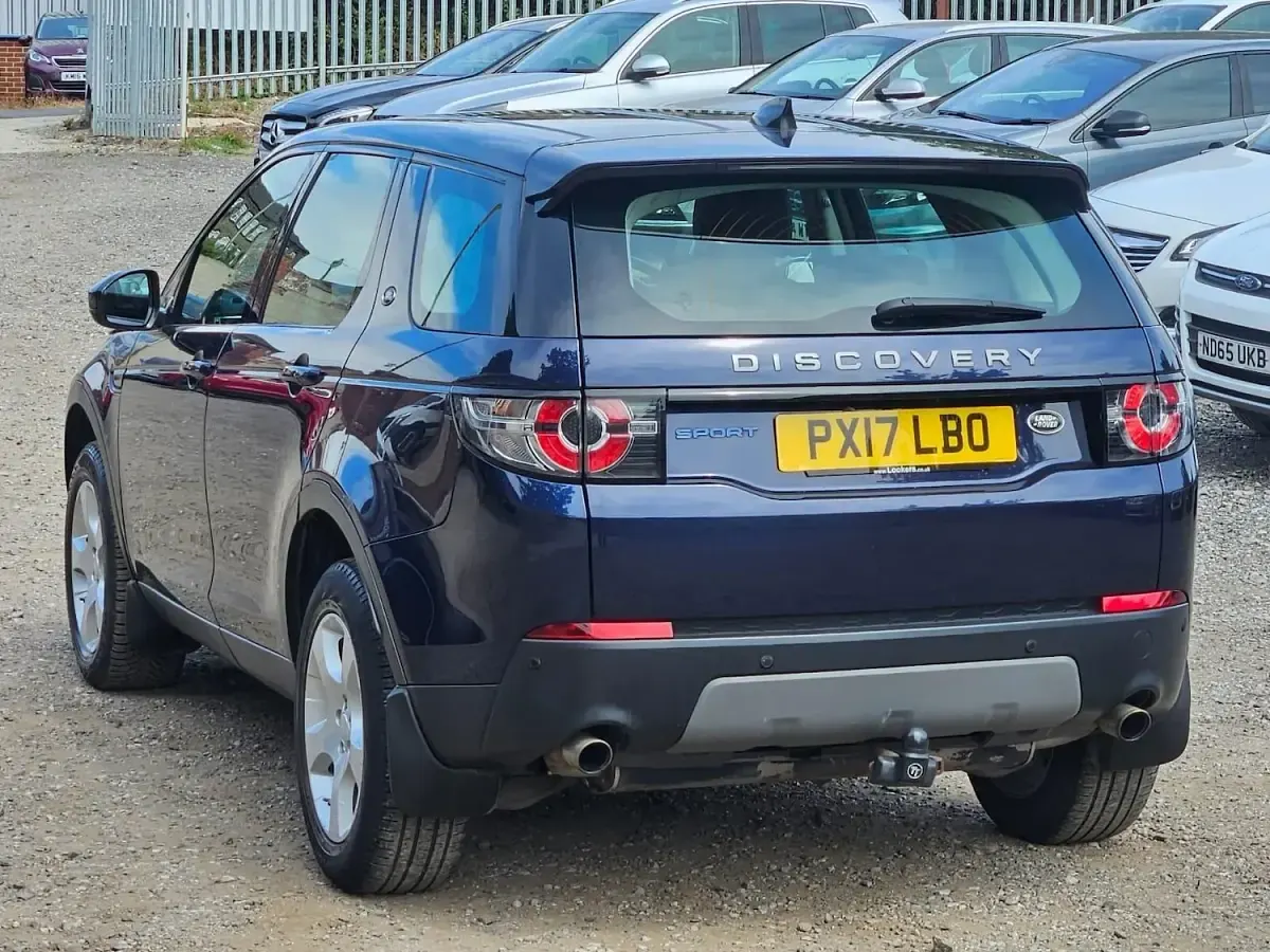 Used Land Rover Discovery 5 SE 2017 Blue SUV