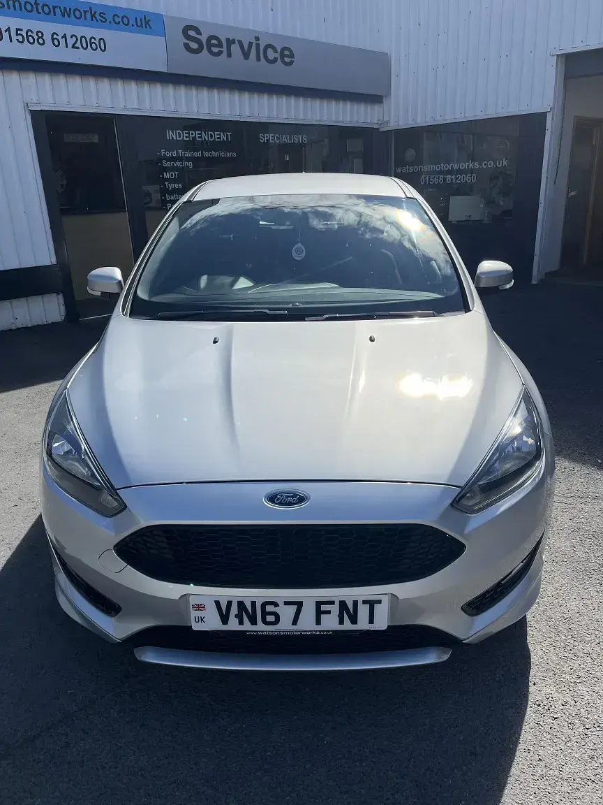 Used Ford Focus ST-Line 125 HP (91 kW) 2017 Silver Hatchback