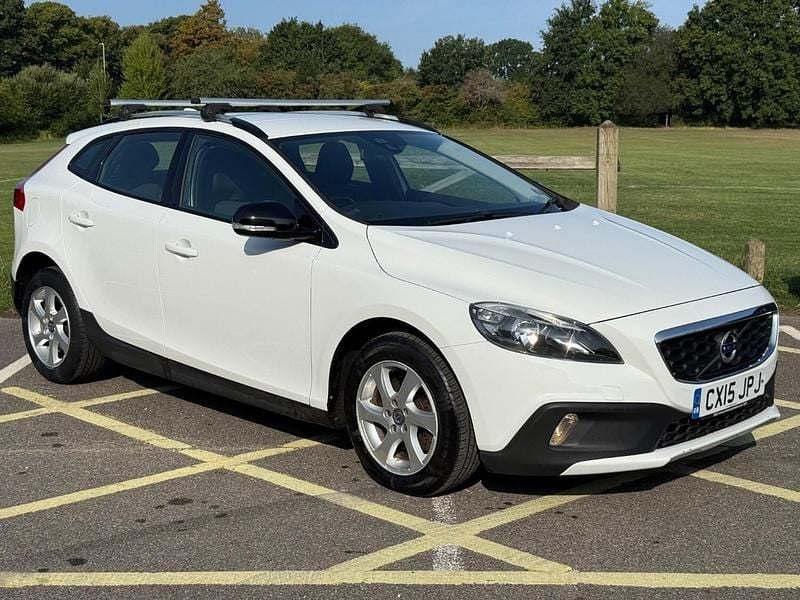 White Used 2015 Volvo V40 CC SE Estate | £3,990 (Good price) - Image 1/4