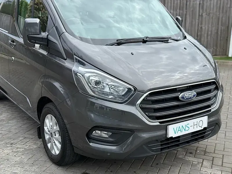 Usado Ford Transit Custom Limited 130 HP (95 kW) 2022 Cinzento Van