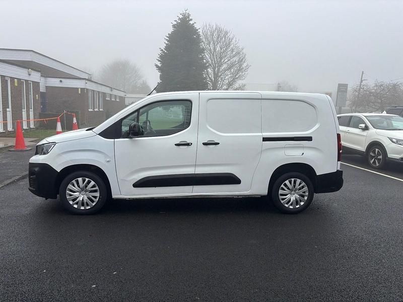 Used Peugeot Partner Premium 2021 White MPV