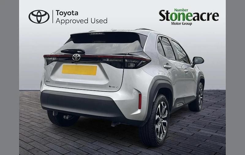 Used Toyota Yaris Cross Design 113 HP (83 kW) 2025 Silver SUV