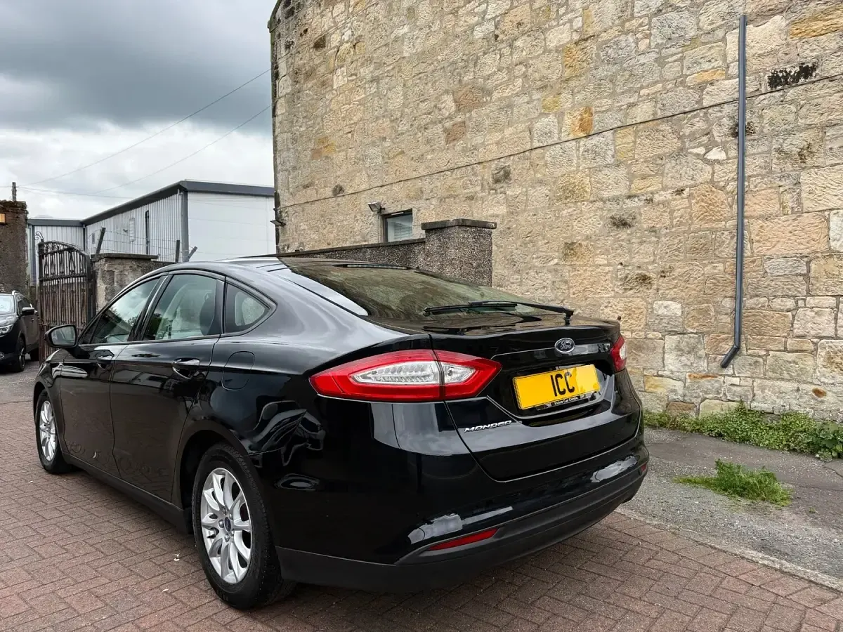 Used Ford Mondeo Style 115 HP (84 kW) 2015 Black Hatchback