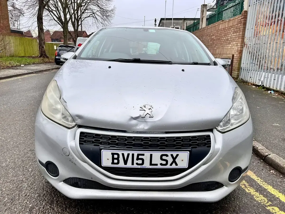 Used Peugeot 208 Access 68 HP (50 kW) 2015 Silver Hatchback