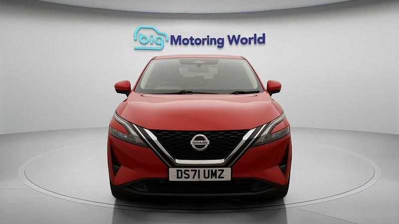 Used Nissan Qashqai N-Connecta 140 HP (102 kW) 2022 Red SUV