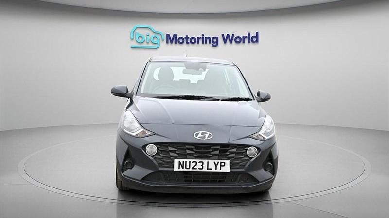 Used Hyundai i10 SE 67 HP (49 kW) 2023 Grey Hatchback