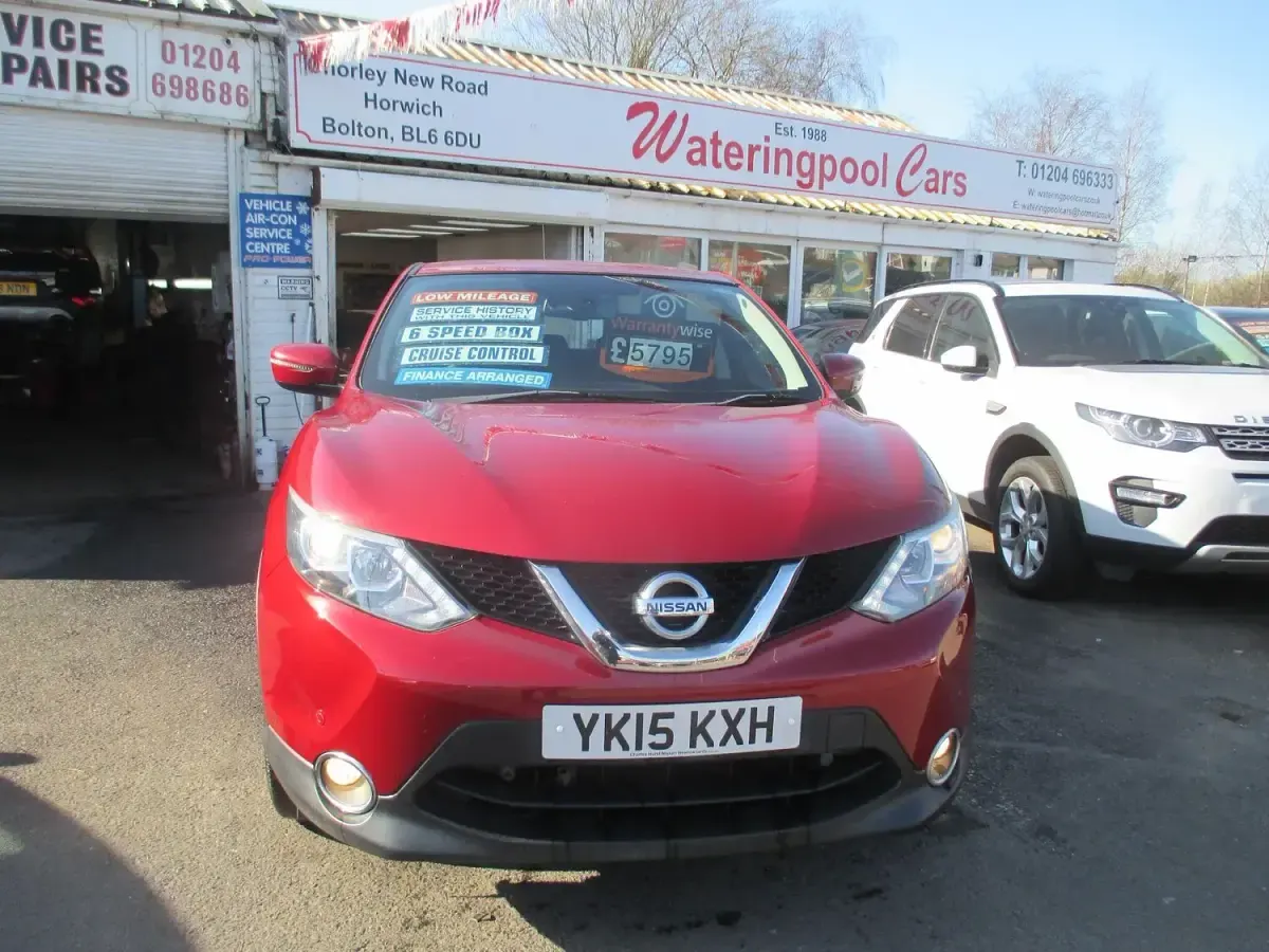 Used Nissan Qashqai Acenta 115 HP (84 kW) 2015 Red SUV