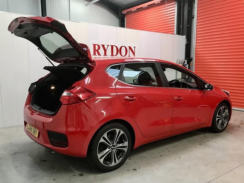 Używany Kia Ceed 136 KM (100 kW) 2017 Czerwony Hatchback