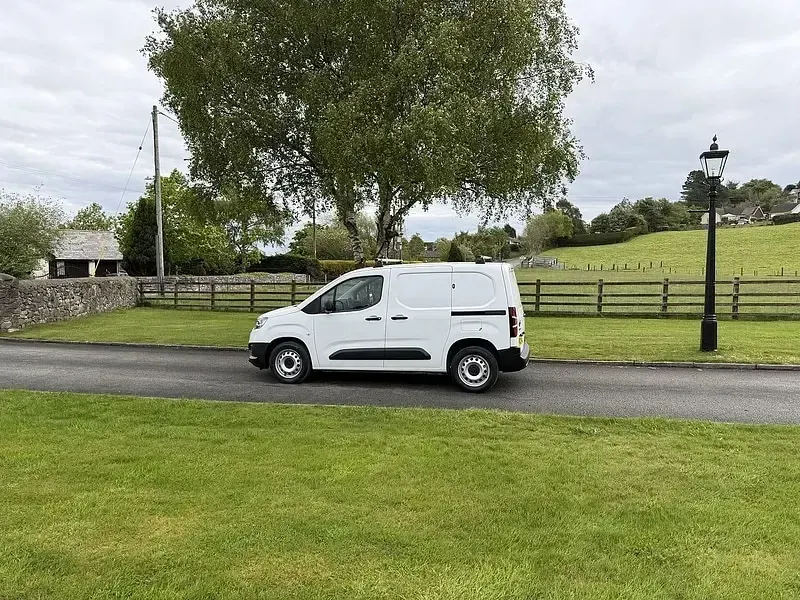 Used Toyota Proace Active 100 HP (73 kW) 2023 White MPV