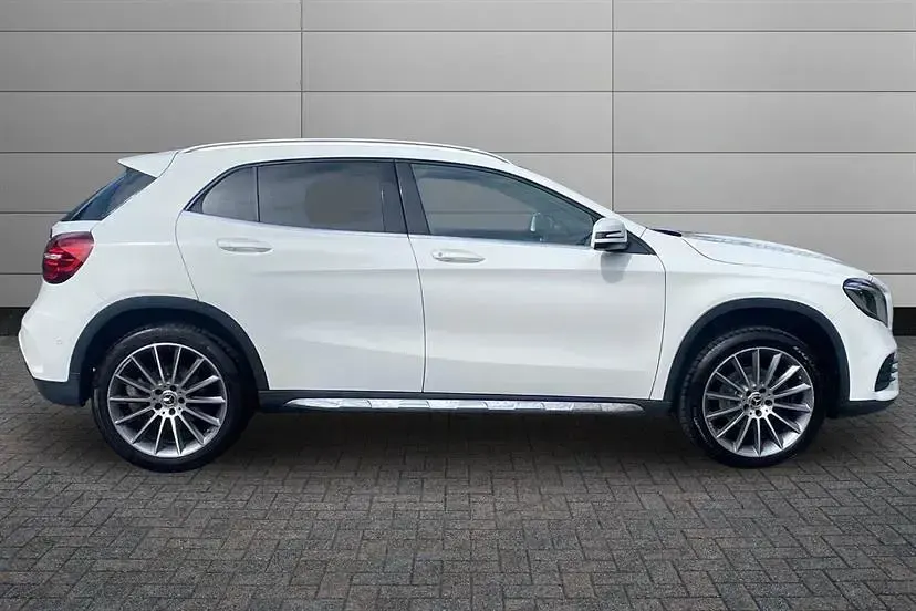 Used Mercedes GLA180 AMG line 122 HP (89 kW) 2019 White SUV