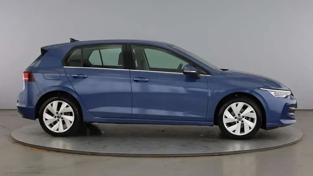 Second-hand VW Golf VIII Style 150 CP (110 kW) 2025 Albastru Hatchback