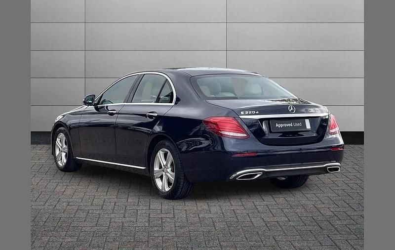 Used Mercedes E220 Premium Plus 194 HP (142 kW) 2016 Blue Sedan