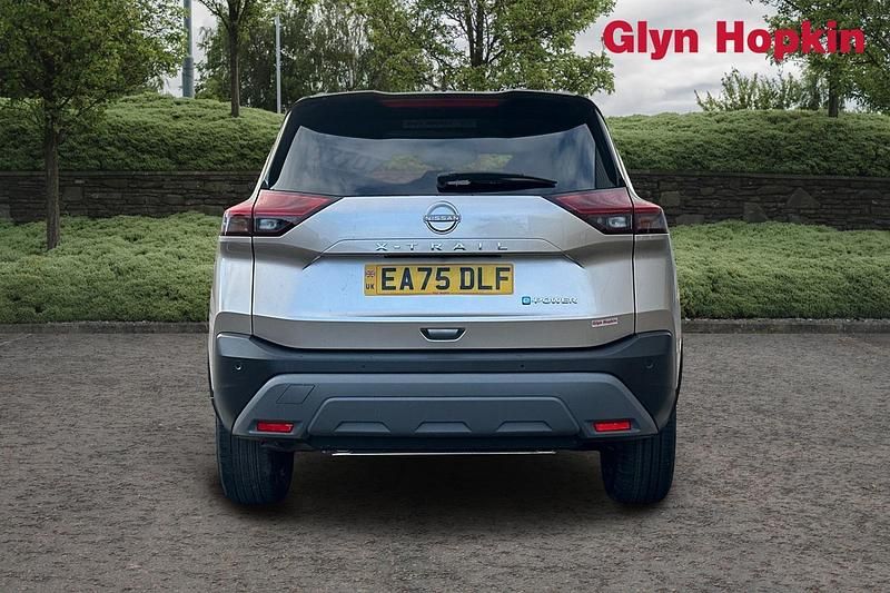 New Nissan X-Trail N-Connecta 213 HP (156 kW) 2025 Silver SUV