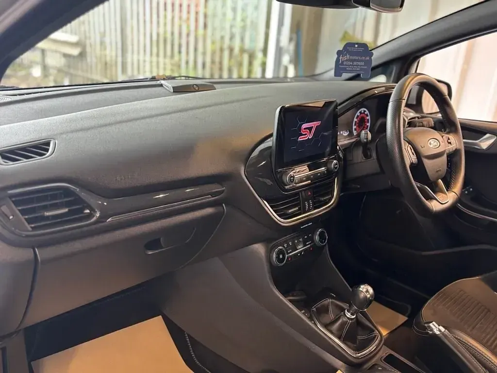 Używany Ford Fiesta ST 182 KM (133 kW) 2019 Srebrny Hatchback