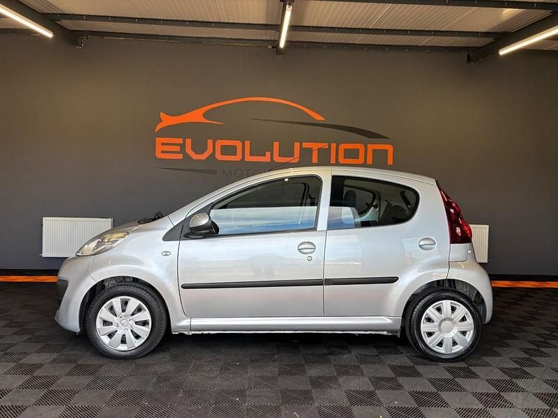 Gebraucht Peugeot 107 Active 68 PS (50 kW) 2013 Silber Kleinwagen