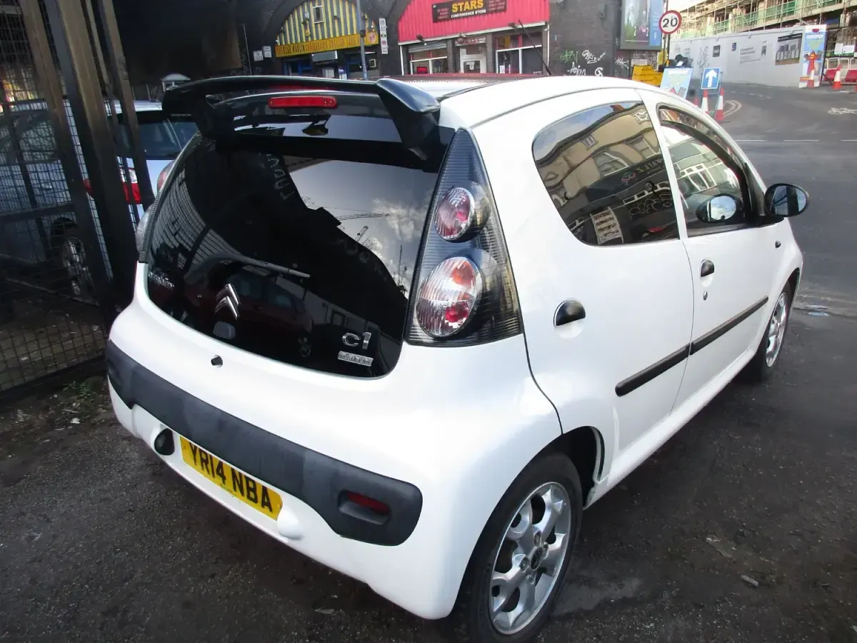 Usado Citroën C1 Platinum 68 HP (50 kW) 2014 Branco Citadino