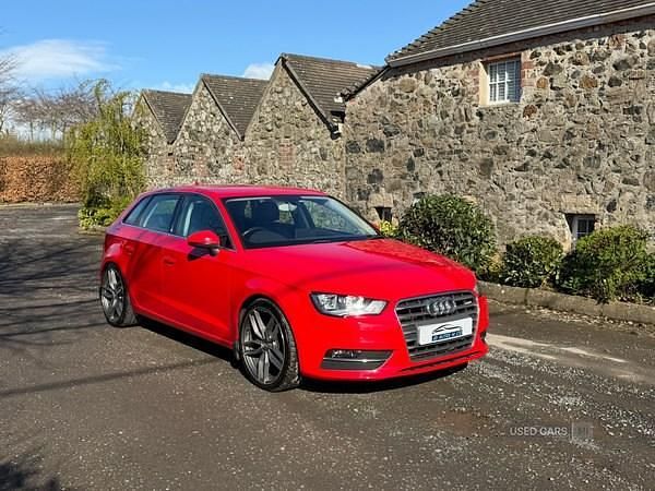Begagnad Audi A3 Sport 2015 Röd Halvkombi