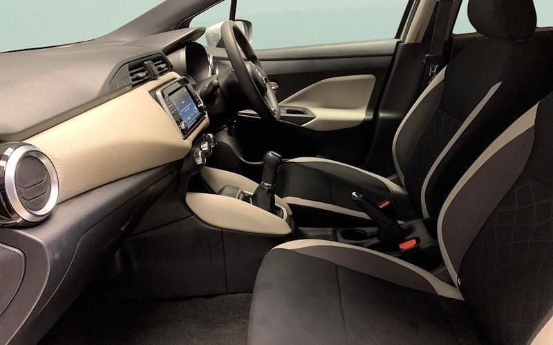 Used Nissan Micra Acenta 90 HP (66 kW) 2018 Silver Hatchback