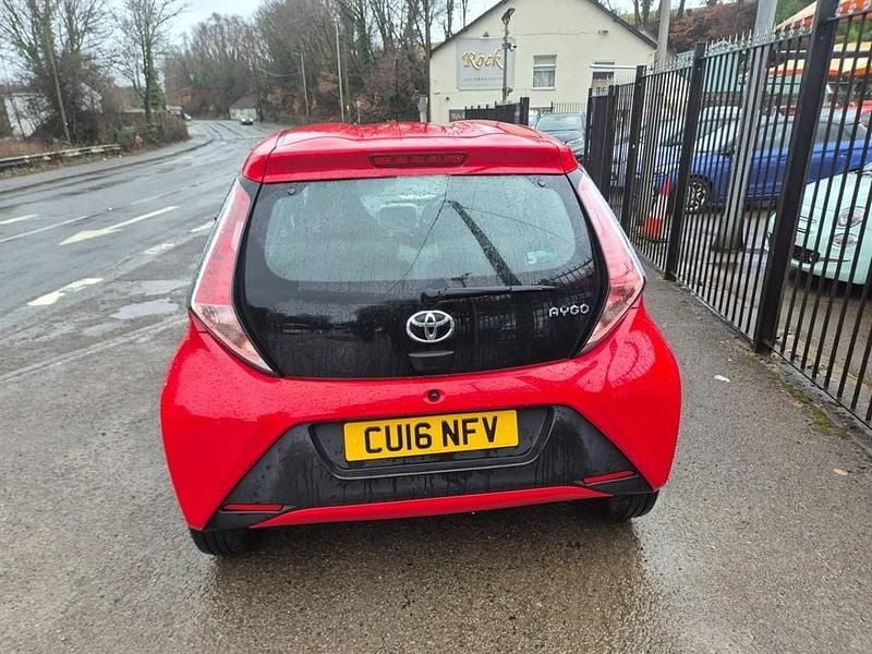 Used Toyota Aygo X-play 69 HP (50 kW) 2016 Red Hatchback