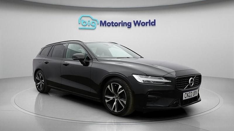 Used Volvo V60 R-Design 163 HP (119 kW) 2022 Black Estate