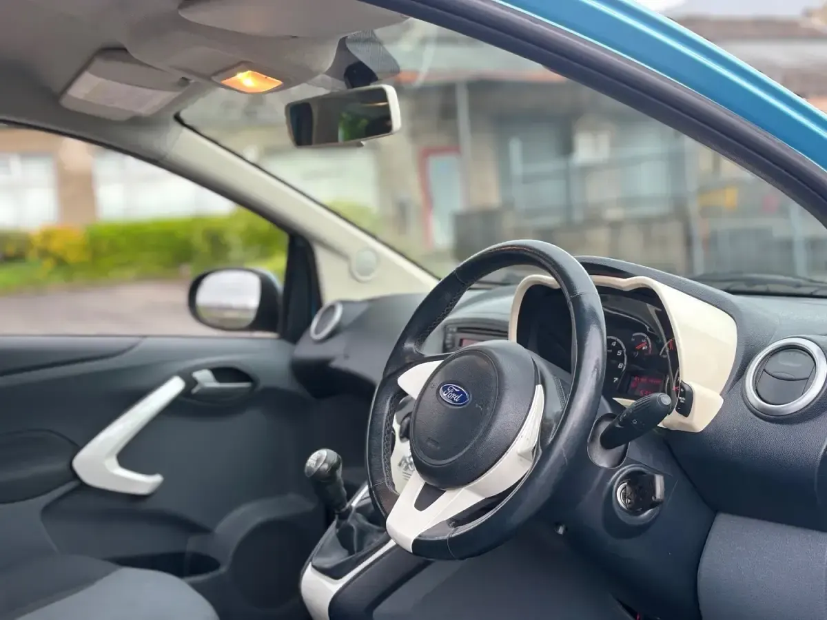 Käytetty Ford Ka Zetec 69 HP (50 kW) 2012 Sininen Viistoperä