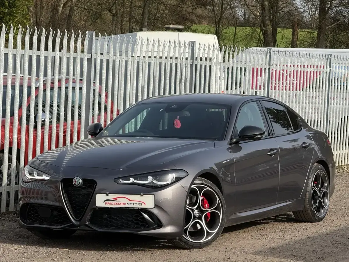 Begagnad Alfa Romeo Giulia Veloce 2024 Grå Sedan