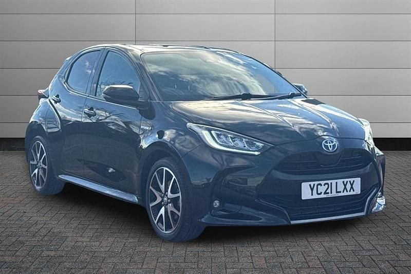 Used Toyota Yaris Hybrid 116 HP (85 kW) 2021 Black Hatchback