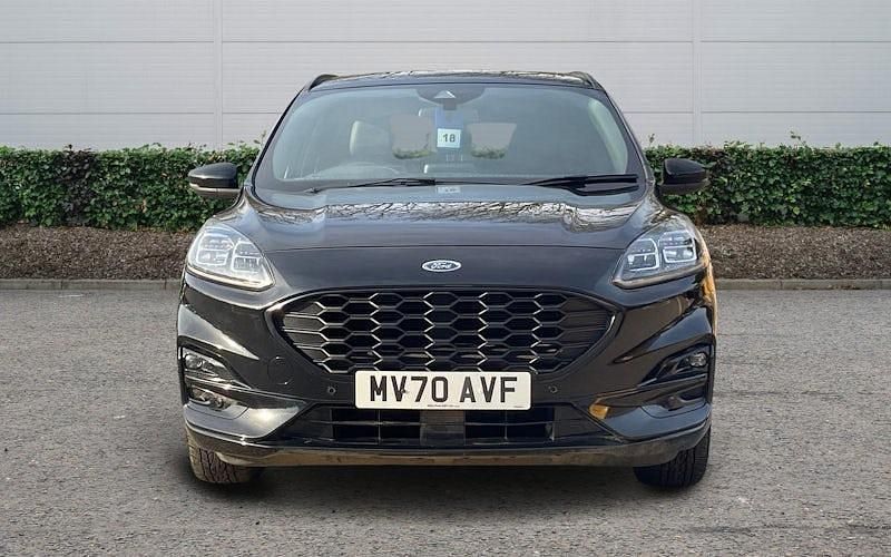 Usado Ford Kuga ST-Line 150 HP (110 kW) 2021 Preto SUV