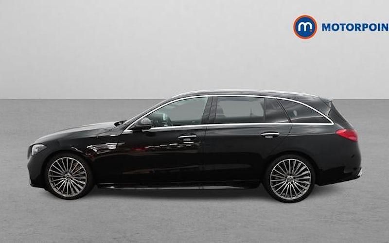 Usado Mercedes C200 AMG Line Premium 204 HP (150 kW) 2023 Preto Carrinha