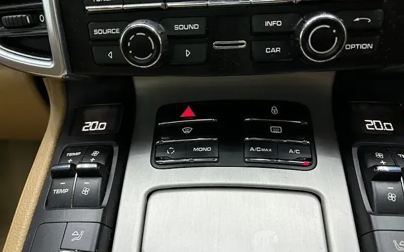 Used Porsche Cayenne 245 HP (180 kW) 2012 White SUV