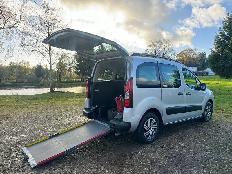 Usado Citroën Berlingo XTR 90 HP (66 kW) 2013 Prateado Monovolume