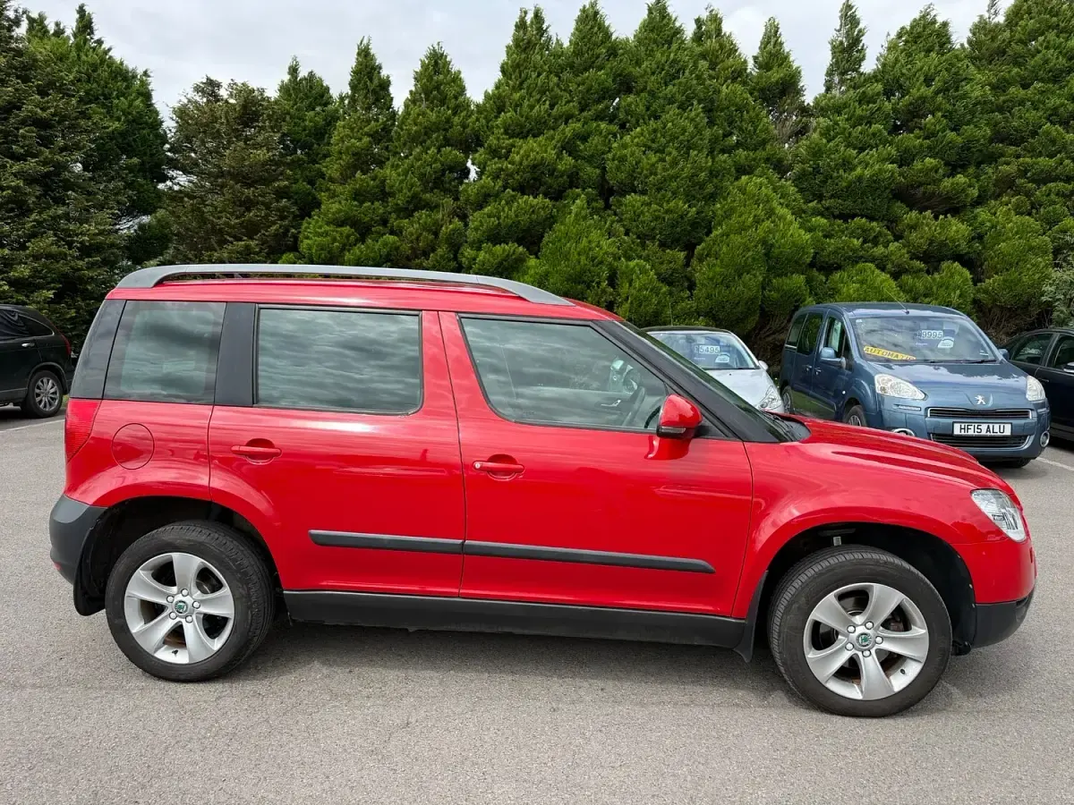 Used Skoda Yeti GreenLine 105 HP (77 kW) 2013 Red SUV