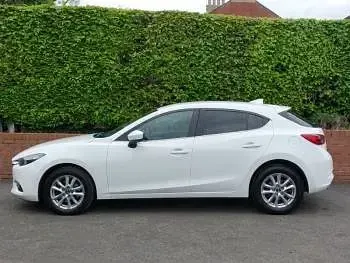 Begagnad Mazda 3 120 HK (88 kW) 2017 Vit Halvkombi