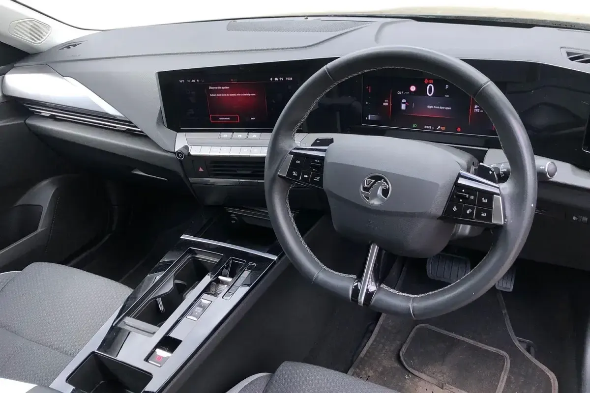Gebraucht Vauxhall Astra Design Edition 130 PS (95 kW) 2023 Schwarz Kleinwagen