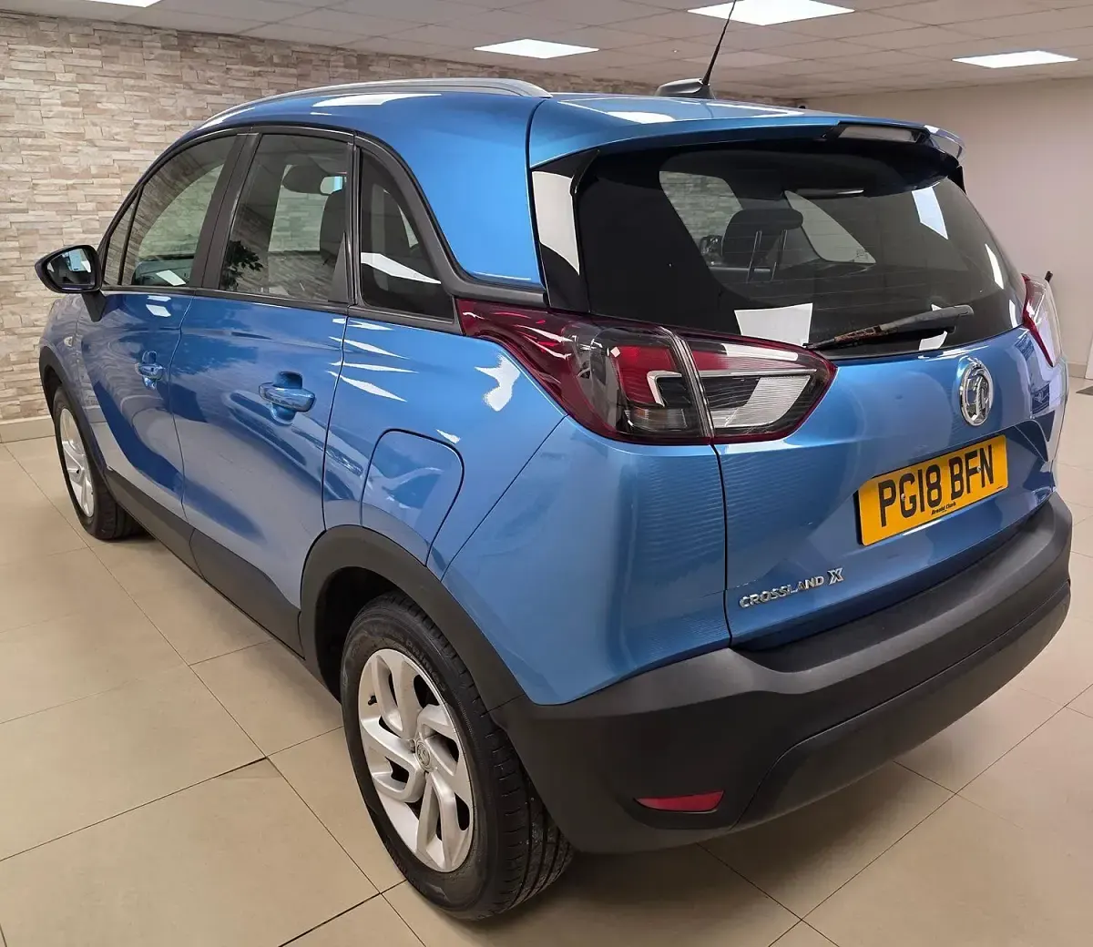 Used Vauxhall Crossland X 81 HP (59 kW) 2018 Blue SUV