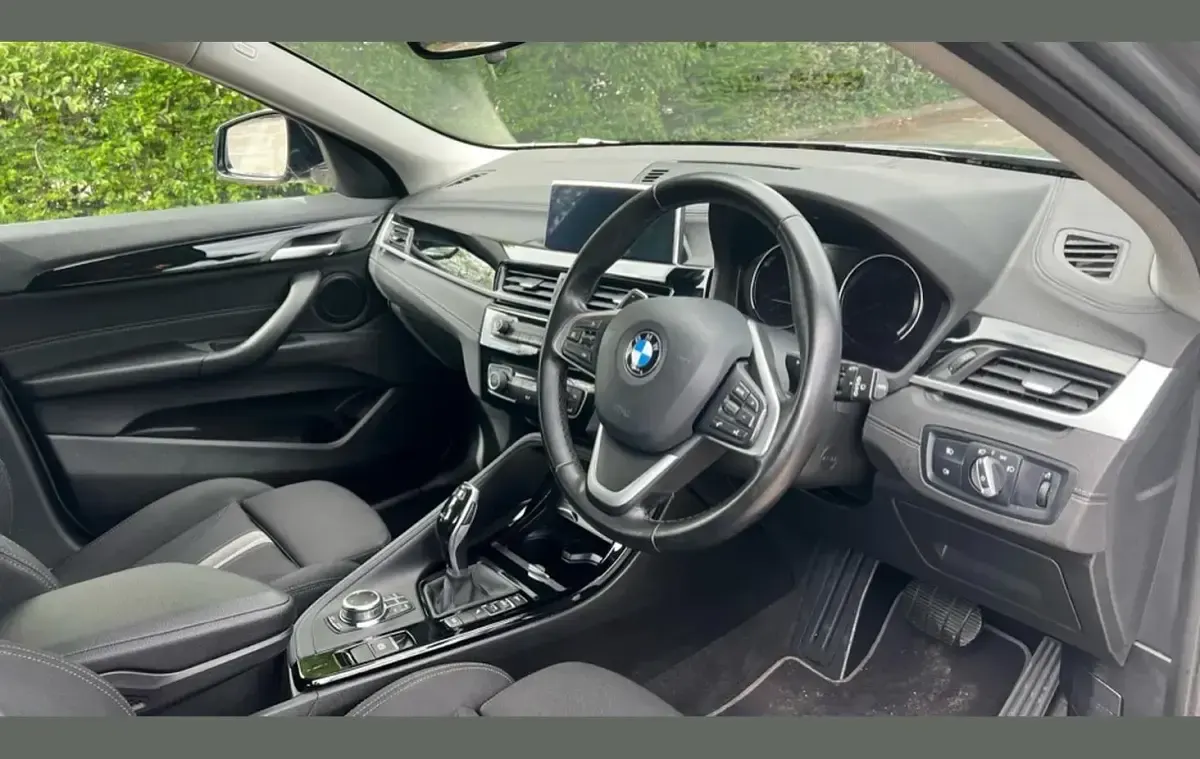 Usado BMW X2 Sport Line 178 CV (130 kW) 2023 Gris SUV