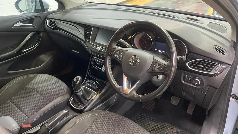 Used Vauxhall Astra SRi 150 HP (110 kW) 2018 Silver Hatchback