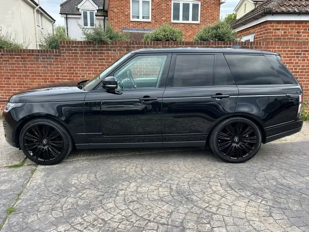 Begagnad Land Rover Range Rover Vogue 275 HK (202 kW) 2019 Svart SUV