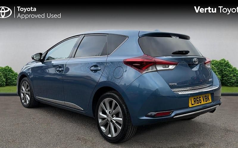 Used Toyota Auris 116 HP (85 kW) 2016 Blue Hatchback