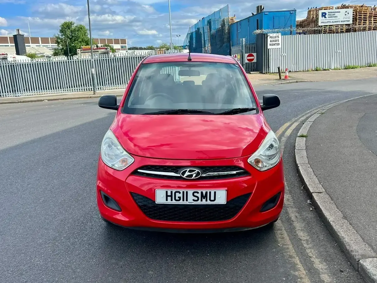 Used Hyundai i10 Classic 2011 Red Hatchback