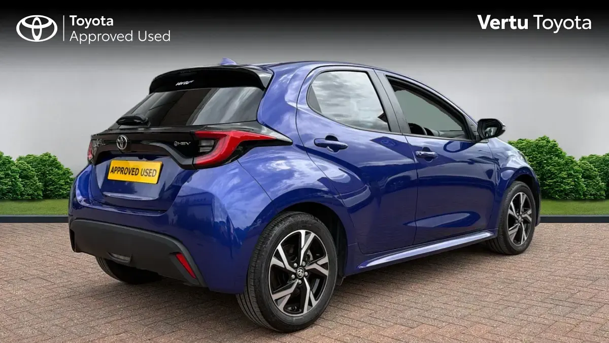 Used Toyota Yaris Design 116 HP (85 kW) 2024 Juniper blue (metallic paint) Hatchback