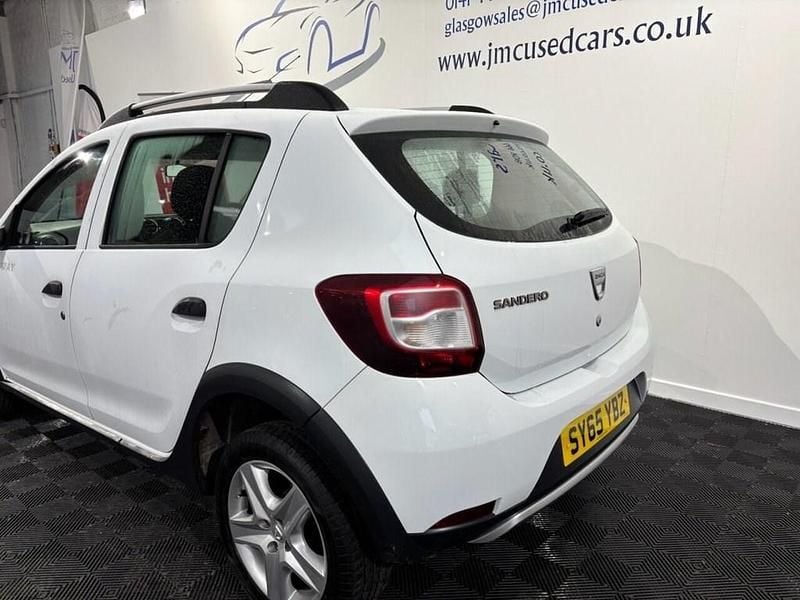 Used Dacia Sandero Ambiance 90 HP (66 kW) 2015 White Hatchback