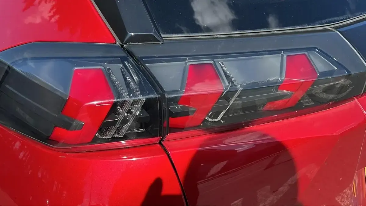 Used Peugeot 2008 Allure+ 100 HP (73 kW) 2023 Red SUV