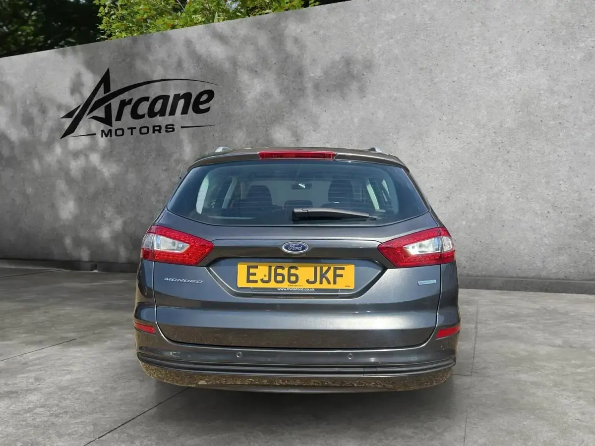 Used Ford Mondeo Zetec 160 HP (117 kW) 2016 Grey Estate