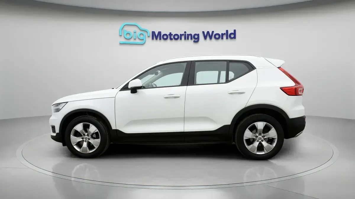 Begagnad Volvo XC40 Momentum 161 HK (118 kW) 2020 Vit SUV