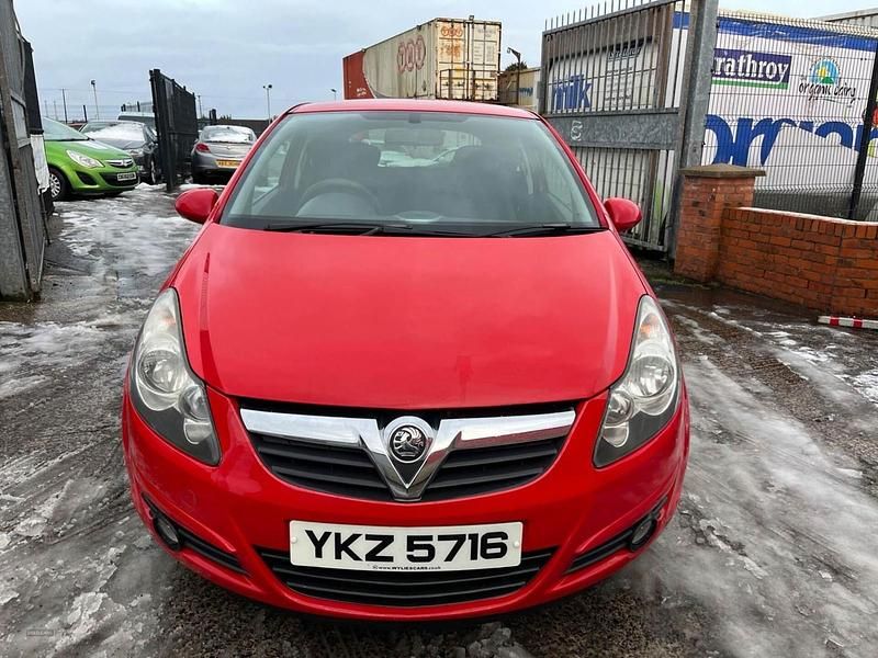 Begagnad Vauxhall Corsa 89 HK (65 kW) 2009 Röd Halvkombi