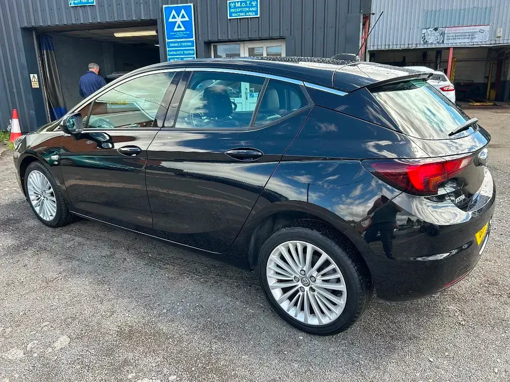 Used Vauxhall Astra Elite 2017 Black Hatchback